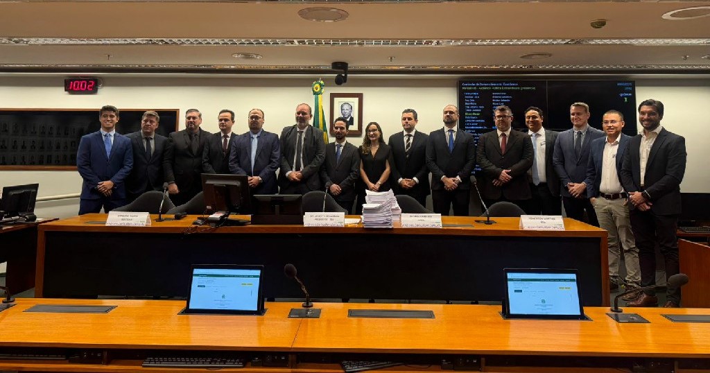 APER DEBATE IMPACTOS DO FLUXO REVERSO DE ENERGIA EM AUDIÊNCIA PÚBLICA NA CÂMARA DOS DEPUTADOS