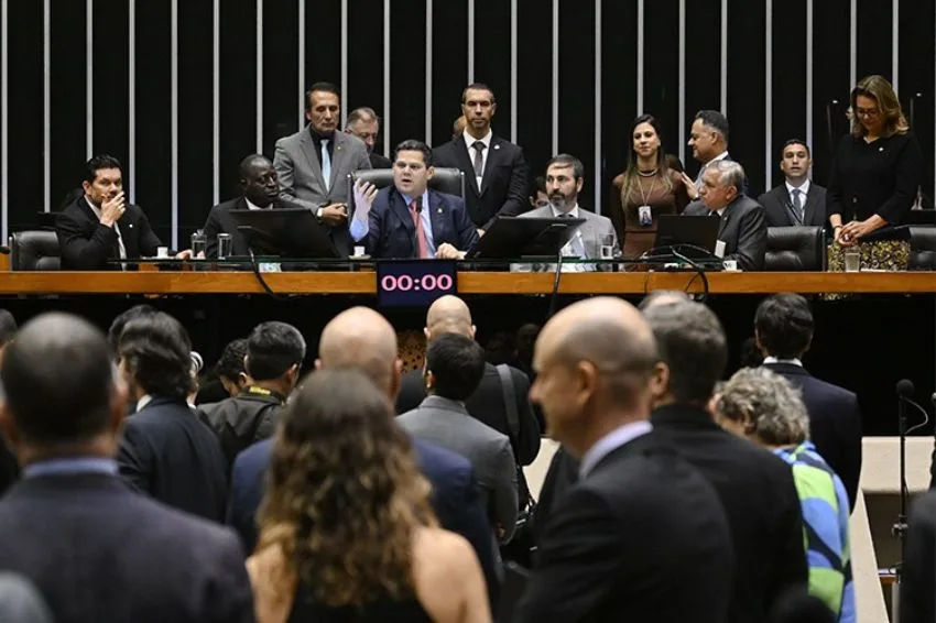 Congresso aprova MP 1.304 sem cobrança sobre geração distribuída