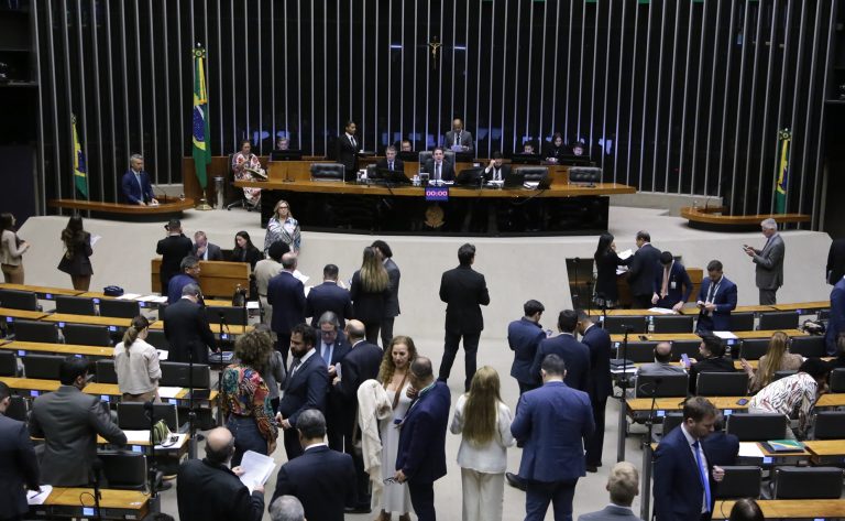 MP 1.304 vai à sanção presidencial sem cobrança por energia injetada de geração distribuída