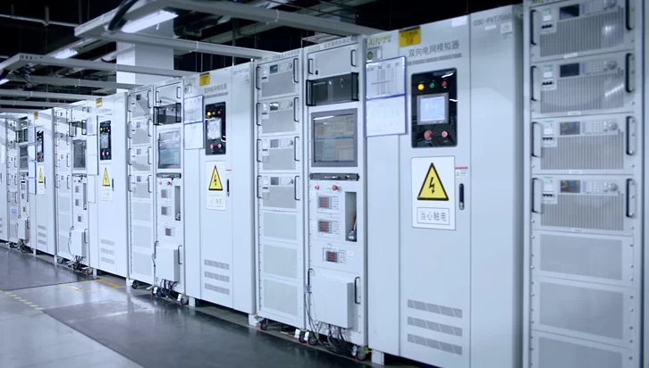 SolaX Power realiza último treinamento presencial de 2025 em Uberlândia e reforça qualificação técnica em armazenamento de energia