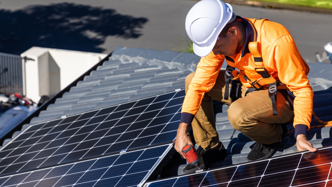 Projeto no Ceará propõe isenção da CIP para quem investe em energia solar e geração renovável