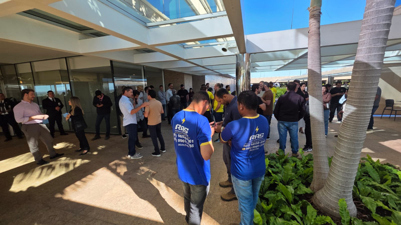 Manifestação do setor solar abre diálogo com a Neoenergia para destravar processos. Manifestação do setor solar abre diálogo com a Neoenergia para destravar processos.