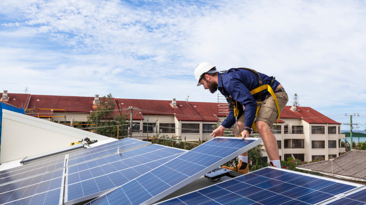 Energia solar pode ganhar proteção de 25 anos contra novas cobranças; entenda o que está em jogo no PL 3.149/2026 Energia solar pode ganhar proteção de 25 anos contra novas cobranças; entenda o que está em jogo no PL 3.149/2026